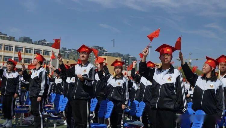 浙江一路段多车碰撞,现场车主称或有百辆事故车,交警正处置:已封道请绕行